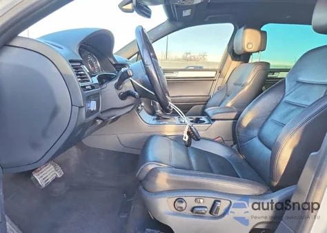 2017 Volkswagen Touareg Wolfsburg from USA, damaged, VIN WVGRF7BP5HD004277